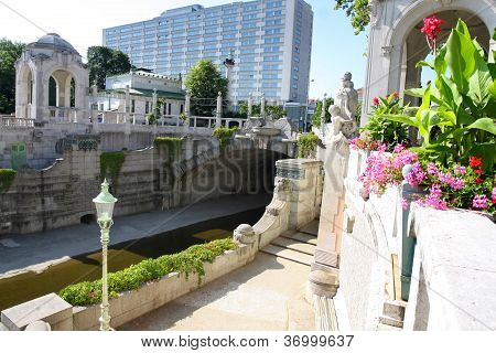 Ingresso per il famosa metropolitana stazione Stadtpark In Vienna, Austria