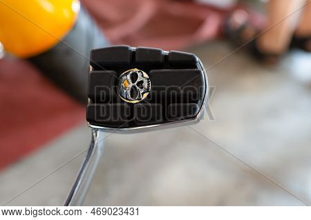 Detailed Custom Simple Platform Bicycle Treadle With Metal Scull Sign