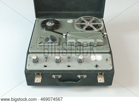 A Vintage Reel-to-reel Analogue Analogue Audio Recorder In A Leather Case On A White Studio Backgrou
