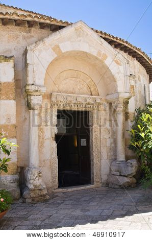 Kirken af St. Giovanni al Sepolcro. Brindisi. Puglia. Italien.