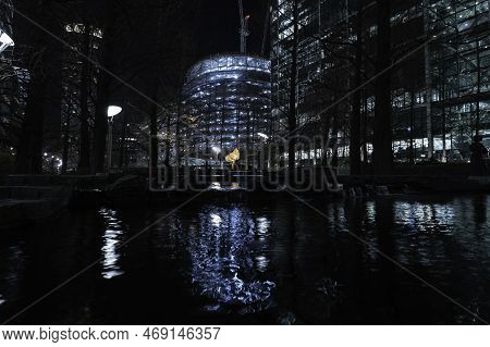 London - 01 26 2022: Lake In Jubilee Park With Skyscraper Under Construction In The Background