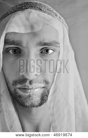 Podobizna mladého muže v arabský šátek