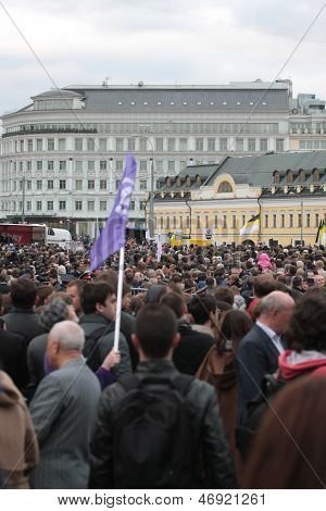 Moskva - 6. května: Účastníci protestní projev nesouhlasu, Bolotné náměstí v Moskvě,