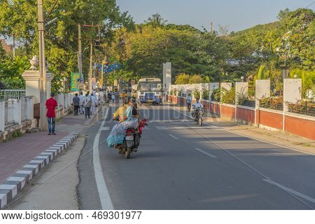 Puttaparthi, India - January 18.2023: Street View Of The Indian Lokal Town Puttaparthi With People O