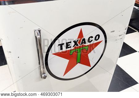 Bordeaux , Aquitaine  France - 01 12 2023 : Texaco Red Star Gas Station Sign Text And Logo Brand Fro