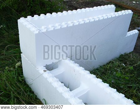 White Icf Blocks  With Two Layers Of Insulation Polystyrene. Insulated Concrete Forms Construction W