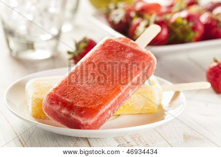 Popsicle froid bio fraises congelées