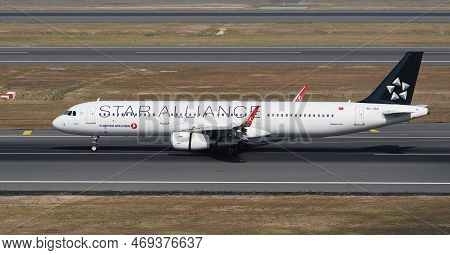 Istanbul, Turkiye - August 06, 2022: Turkish Airlines Airbus A321-231 (5490) Landing To Istanbul Int