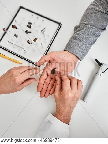 Audiologist Puts Modern Bte Hearing Aid In Patient Hand For Treatment Deafness In Office Of Audiolog