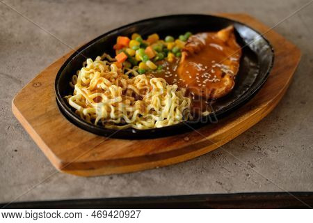 Close-up Of A Bowl Of Soba Noodles With Sliced Roast Beef Steak. Asian Cuisine