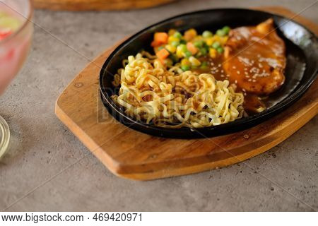 Close-up Of A Bowl Of Soba Noodles With Sliced Roast Beef Steak. Asian Cuisine