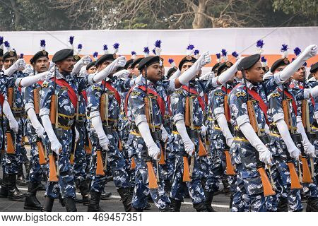 Kolkata Police Rapid Action Forceofficers Preparing For Taking Part In The Upcoming Indian Republic 