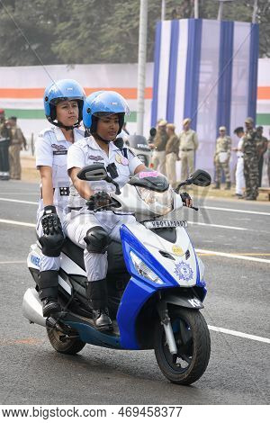 Kolkata Police Lady Officers With Sooty Preparing For Taking Part In The Upcoming Indian Republic Da