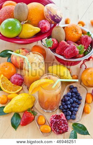 Saft aus verschiedenen frischen Früchten
