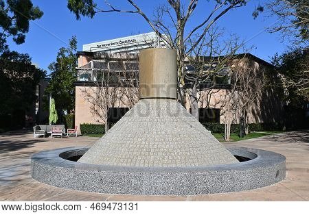 Costa Mesa, California - 24 Jan 2023: The Noguchi Garden, Energy Fountain, The Granite And Steel Str