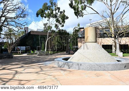 Costa Mesa, California - 19 Jan 2023: The Noguchi Garden, Energy Fountain, Granite Bricks And Stainl