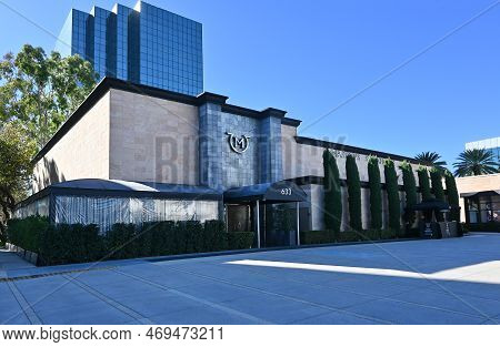 Costa Mesa, California - 24 Jan 2023: Mastros Steakhouse In The Pacific Arts Plaza, Offers Exception