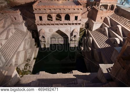Toorji's Step Well, Toorji Ki Jhalara, Toorj Ki Jhalra, Was Built In 1740s.hand Carved Step Well Bul
