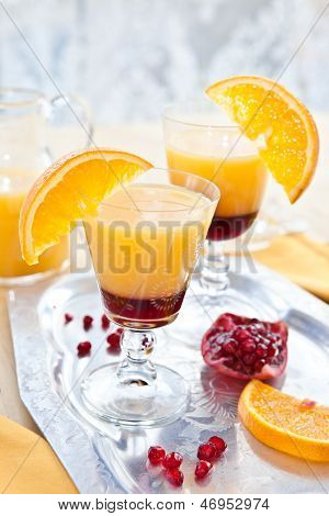Succo d'arancia con sciroppo di granatina