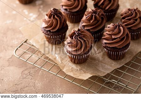 Dark Chocolate Cupcakes With Chocolate Ganache Frosting