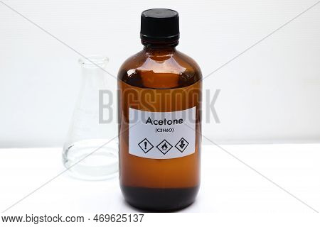 Acetone In Bottle , Chemical In The Laboratory And Industry, Chemical Used In The Analysis