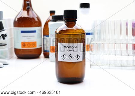 Acetone In Bottle , Chemical In The Laboratory And Industry, Chemical Used In The Analysis