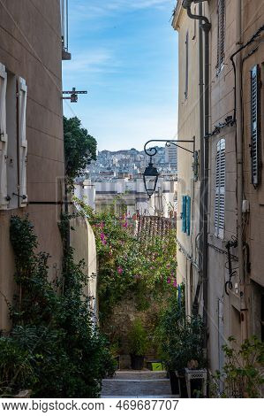 Marseille, Provence, France, 12 31 2022 - Vista Through A Narrow Street In Old Town Towards The Bay 