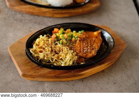 Close-up Of A Bowl Of Soba Noodles With Sliced Roast Beef Steak. Asian Cuisine
