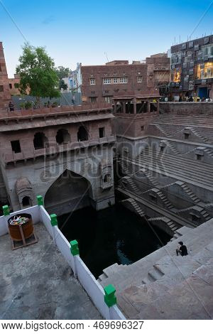 Toorji's Step Well, Toorji Ki Jhalara, Toorj Ki Jhalra, Was Built In 1740s.hand Carved Step Well Bul