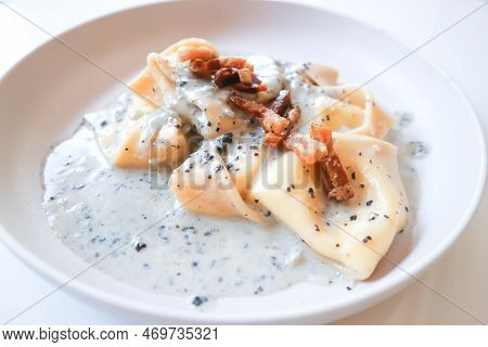 Pasta Or Tortellini With Guanciale , Pasta Carbonara For Serve