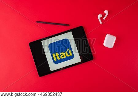 Tula, Russia - October 19, 2021: Itau Unibanco Holding Displayed Modern Laptop On Red Background