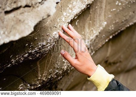 Hand Touch Close Up Prehistorical Artifacts-shell Fossils In Stone In Pantishara - Datvis Khevi Vall