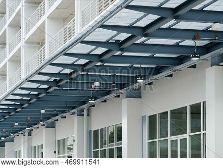 Modern White Building Tranlucent Light Fiberglass Roof With Steel And Concrete Construction Industra