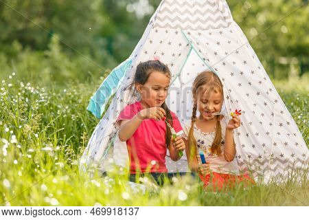 A Backyard Campout For Excited Little Kids