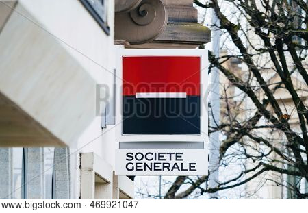 Strasbourg, France - 31 January 2023: Logotype Of Societe Generale Insignia Above Entrance Red Black