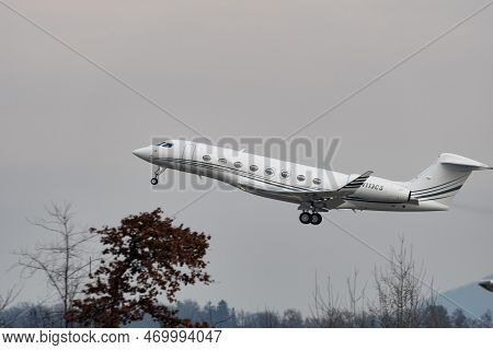 Zurich, Switzerland, January 20, 2023 Gulfstream G650-er Business Aircraft Takeoff From Runway 28 Af