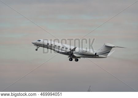 Zurich, Switzerland, January 20, 2023 Gulfstream G650-er Business Aircraft Takeoff From Runway 28 Af