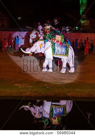 Ayutthaya Ligth & Sound Presentation And Thai Historical Acting On Dec 7-16, 2012
