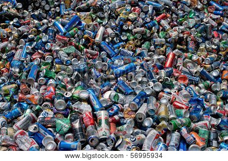 Can Aluminum Pile