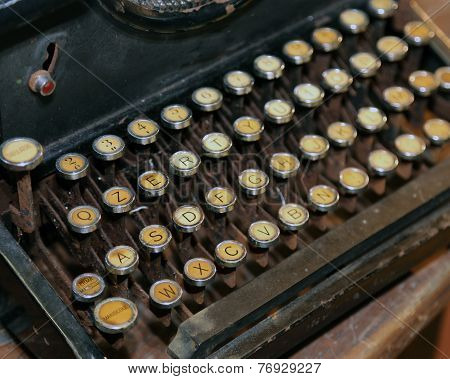 black rusty typewriter with white keys very old keyboard