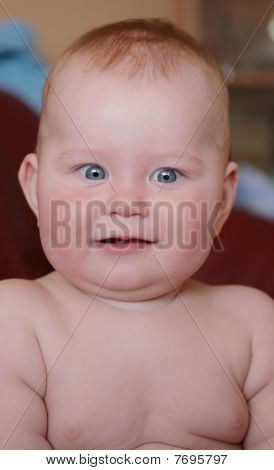 Portrait von schönen kleinen Jungen