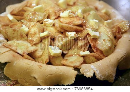 Making an apple pie