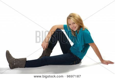 Ung pige over hvid baggrund