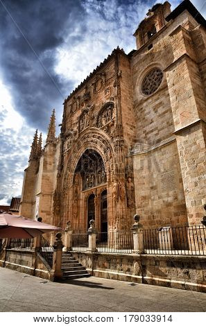 Aranda de Duero is the capital of the Ribera del Duero wine region, famous Spanish destination. Santa MarÃ?ÃÂ­a la Real Church