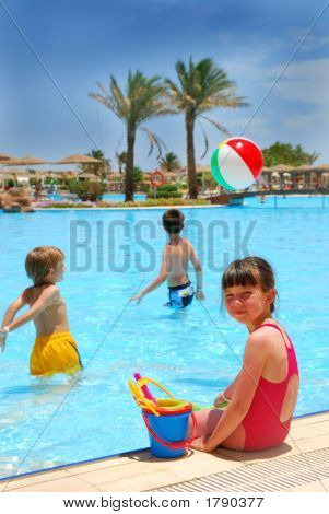 Crianças na piscina