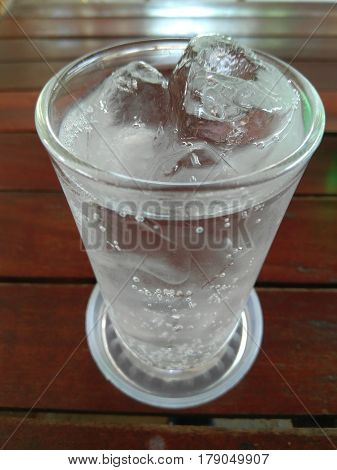 soda water and ice rock in glass