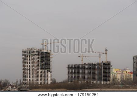 Constraction site with crain and the new building