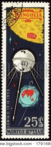 Nave espacial Soviética Luna-2 en el sello de correos mongol