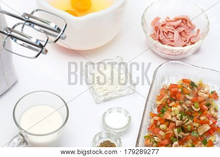 Omelet preparation : Ingredients to prepare omelet