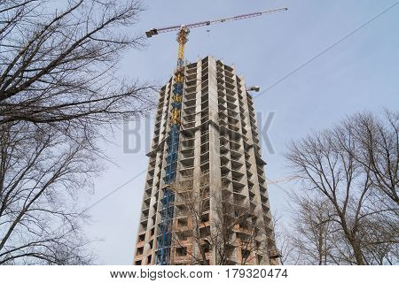 Constraction site with crain and the new building